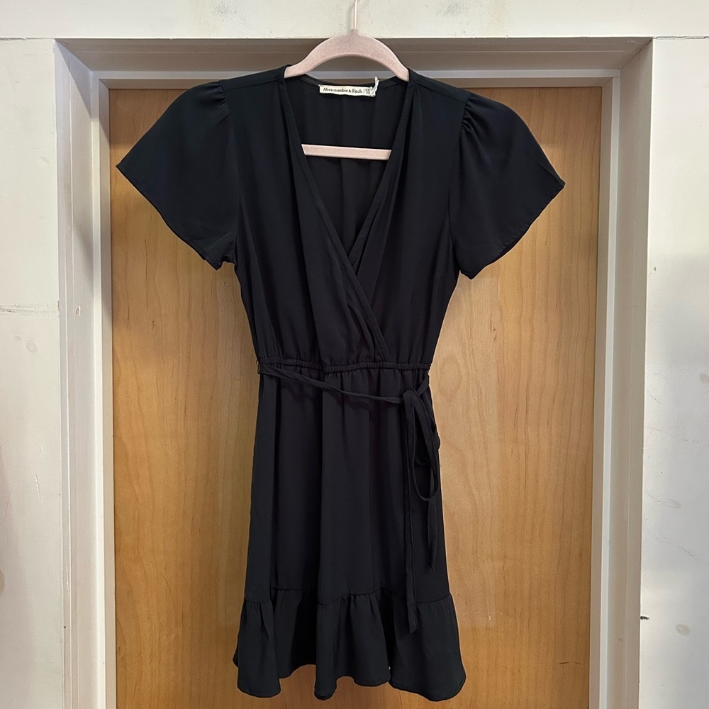 A + Fitch Minimalist Femme Black Faux Wrap Flowy Mini Dress - size XXS (Petite)